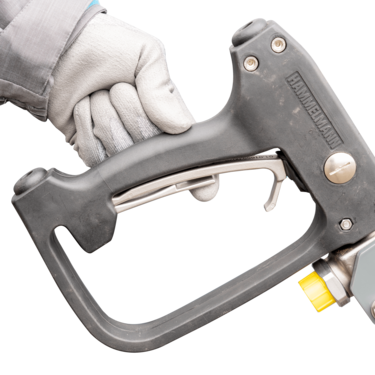 符合人体工程学的手动阀，带有安全且易于操作的安全杆，用于打开/关闭机械压力。